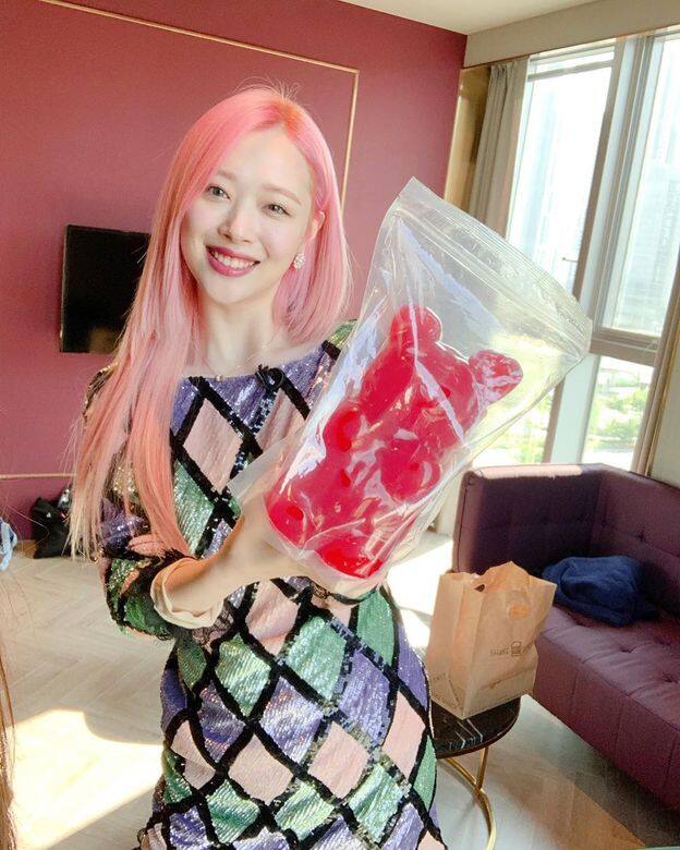 由一開始出道,Sulli 就標榜清純的形象 由一開始出道,Sulli 就標榜清純的形象