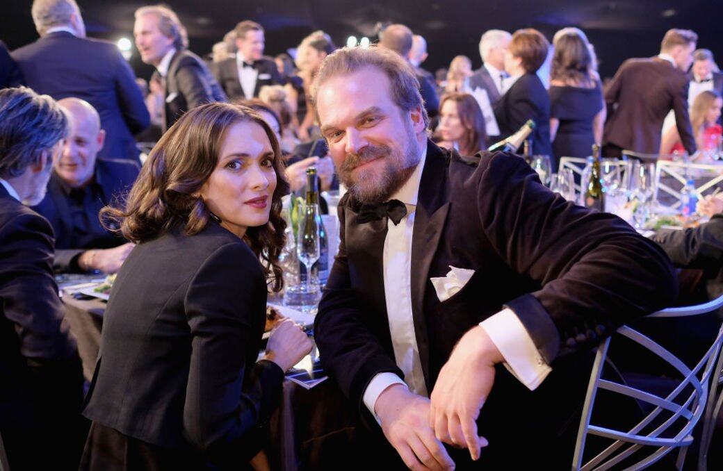 分手半年後,Johnny Depp走到醫院做了一次外科手術把肩旁上的Winona forever(永遠的雲 分手半年後,Johnny Depp走到醫院做了一次外科手術把肩旁上的Winona forever(永遠的雲