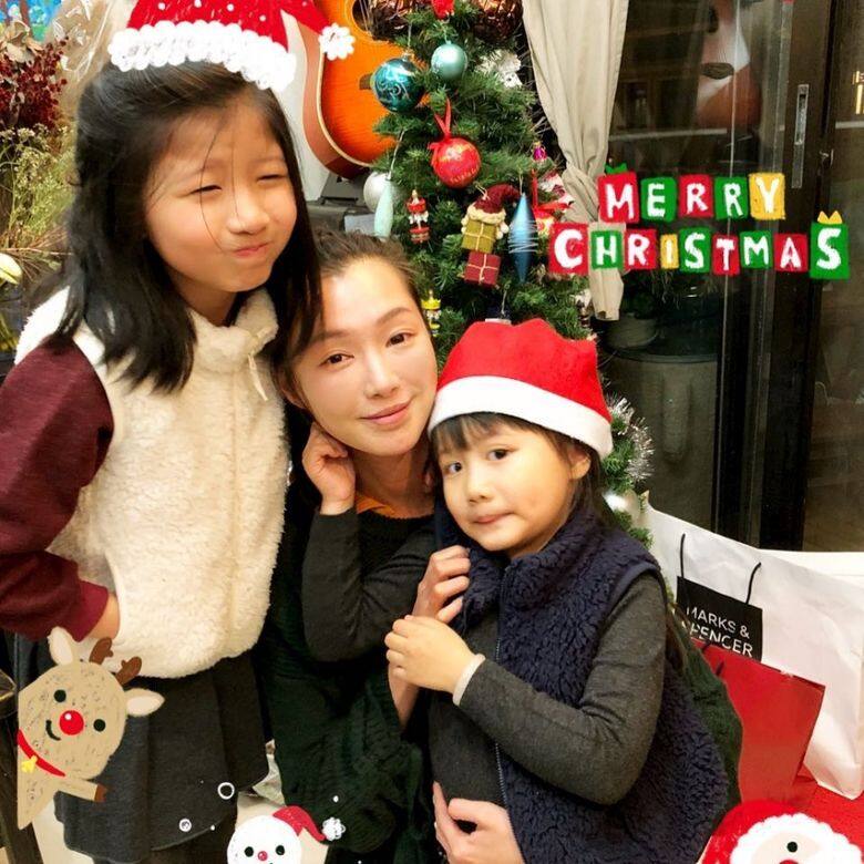 趙頌茹兩位女兒一向與媽媽非常親近 趙頌茹兩位女兒一向與媽媽非常親近
