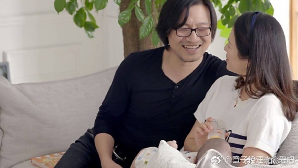 章子怡在2008年曾經與以色列籍男友Vivi訂婚,不過在2010年分手;其後他與內 章子怡在2008年曾經與以色列籍男友Vivi訂婚,不過在2010年分手;其後他與內
