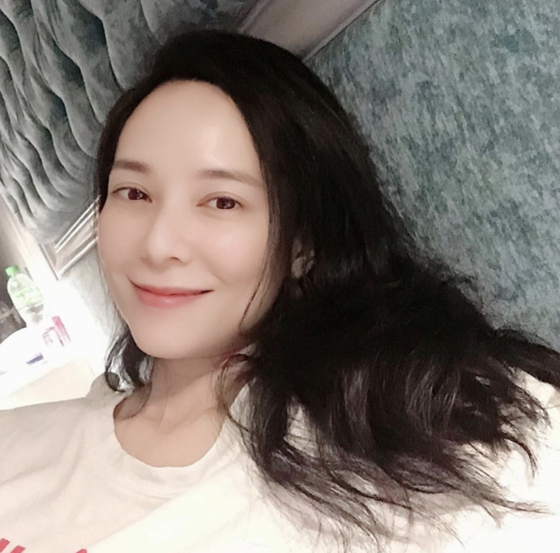 Sonija為中英混血兒,於加拿大名校西門菲莎大學完成心理學及經濟學課程 Sonija為中英混血兒,於加拿大名校西門菲莎大學完成心理學及經濟學課程