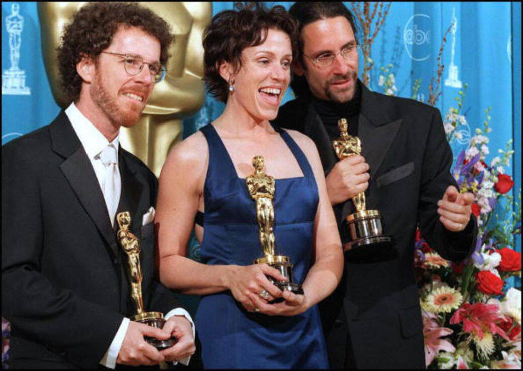 爆粗食大麻的耶魯高材生!《浪跡天地》Frances McDormand 由孤兒蛻變成火爆影后的傳奇故事 爆粗食大麻的耶魯高材生!《浪跡天地》Frances McDormand 由孤兒蛻變成火爆影后的傳奇故事