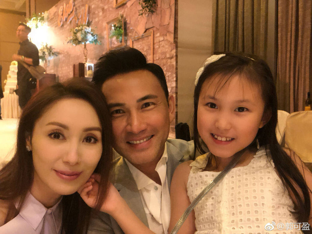 相比於他的事業,大家更關心的是他跟太太郭可盈的愛情故事。林文龍與 相比於他的事業,大家更關心的是他跟太太郭可盈的愛情故事。林文龍與