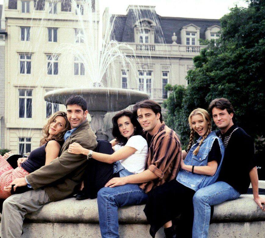 由1994年開播至2004年大結局,《Friends》播出十季共236集,在美國處境喜劇中可謂非 由1994年開播至2004年大結局,《Friends》播出十季共236集,在美國處境喜劇中可謂非
