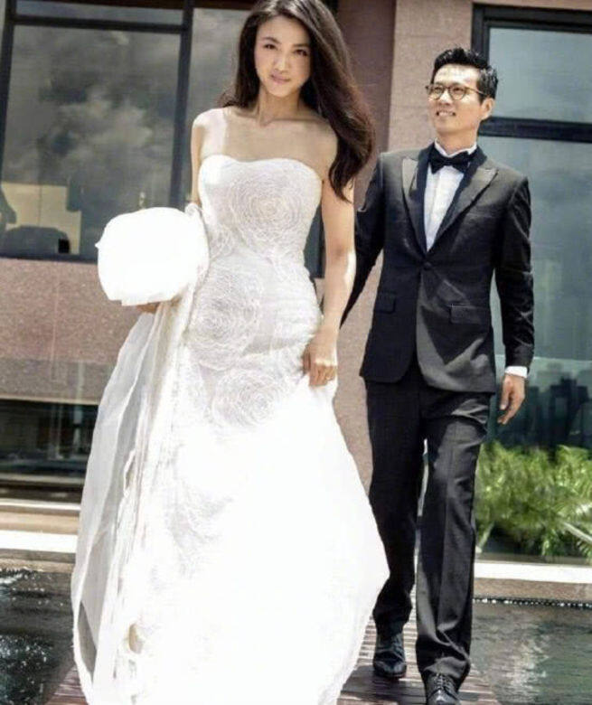 湯唯2014年與韓國導演金泰勇結婚,婚後誕下一女 湯唯2014年與韓國導演金泰勇結婚,婚後誕下一女