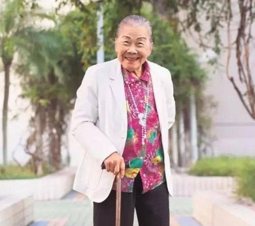 60歲是考慮退休的年齡,許碧姬卻思考「復出」:她從配音工作退休後,子女已 60歲是考慮退休的年齡,許碧姬卻思考「復出」:她從配音工作退休後,子女已