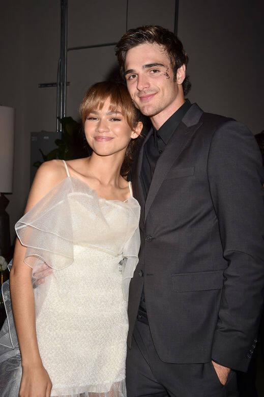 來自澳洲、今年只有23歲的Jacob Elordi,已經接連撻著兩片主角Joey King及Zendaya,近月的 來自澳洲、今年只有23歲的Jacob Elordi,已經接連撻著兩片主角Joey King及Zendaya,近月的