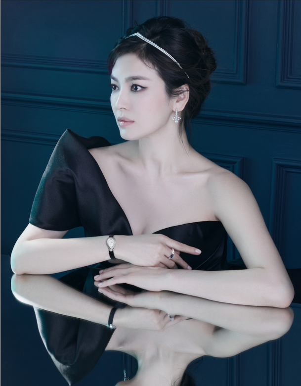 Q:你會如何詮釋全新Chaumet Josephine系列?A:我覺得Chaumet全新Josephine系列是優雅與女性化 Q:你會如何詮釋全新Chaumet Josephine系列?A:我覺得Chaumet全新Josephine系列是優雅與女性化
