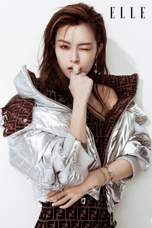 JM快問快答 Q:最近一次買的時裝產品是甚麼? A:大褸和帽子。自己很喜歡 JM快問快答 Q:最近一次買的時裝產品是甚麼? A:大褸和帽子。自己很喜歡