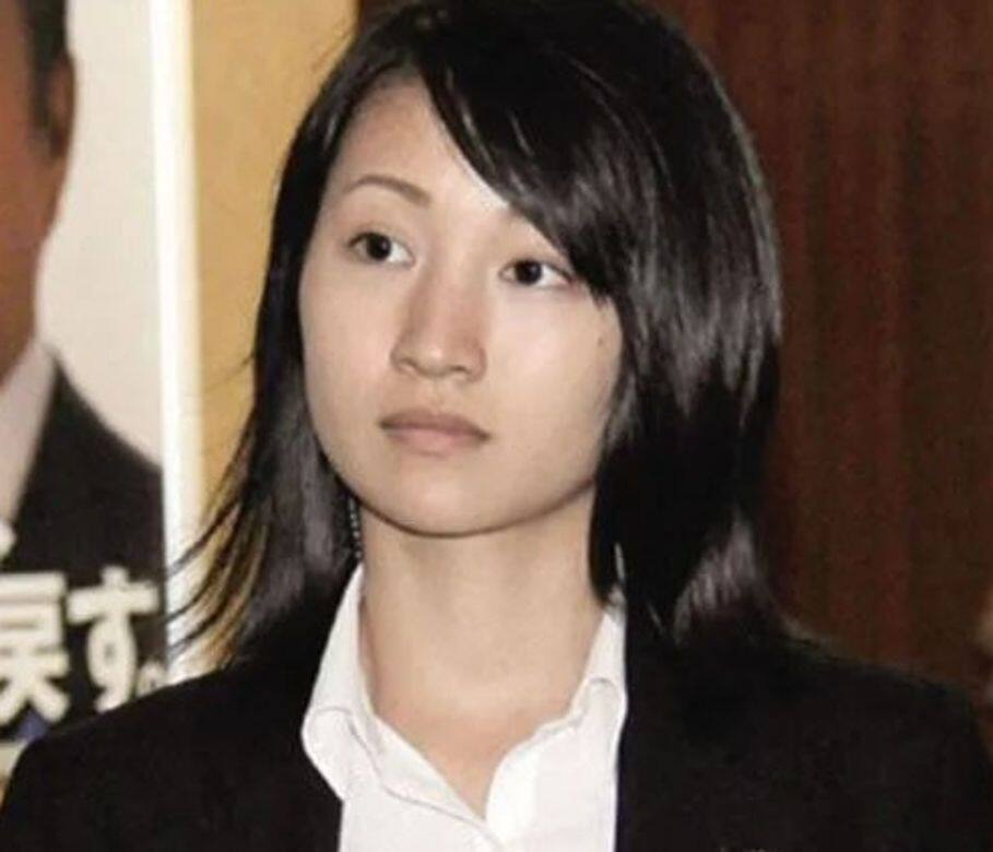出生於保鑣世家的石田,爺爺和父親也是一名保鑣,她從小便於柔道場受 出生於保鑣世家的石田,爺爺和父親也是一名保鑣,她從小便於柔道場受