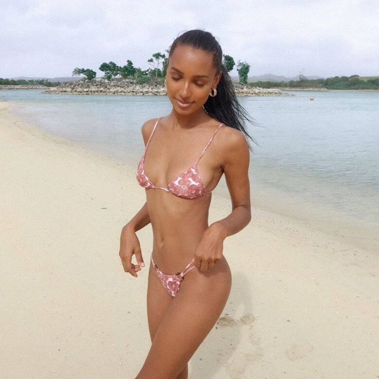 Jasmine Tookes可說是完美的女人,她擁有天使的面孔、棕色的健康膚色、魔鬼的身材 Jasmine Tookes可說是完美的女人,她擁有天使的面孔、棕色的健康膚色、魔鬼的身材