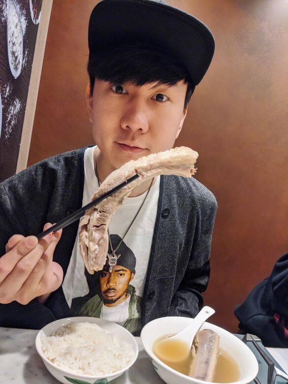 2015年時,JJ更被指與21歲的粉絲大學生拍拖, 2015年時,JJ更被指與21歲的粉絲大學生拍拖,
