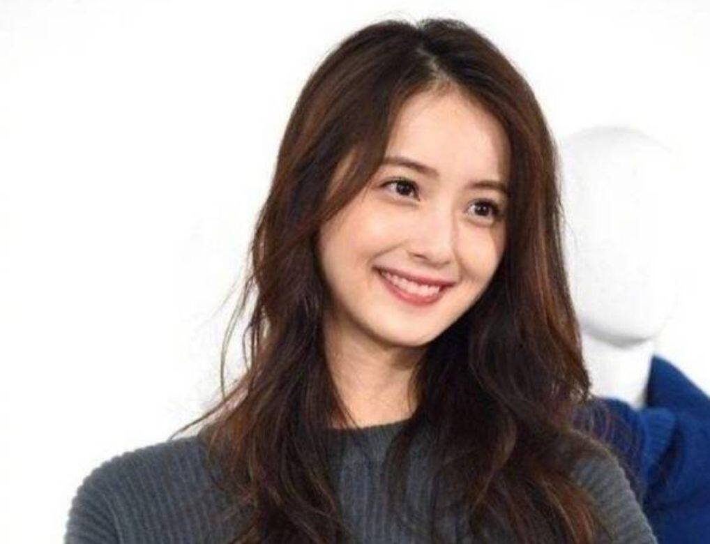 佐佐木希身旁的友人表示 佐佐木希身旁的友人表示
