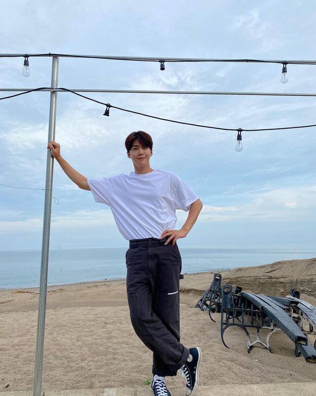 而由他主演的3套電影《悲傷的熱帶》、《Dog Days》、《2點的約會》亦相繼準備易角事 而由他主演的3套電影《悲傷的熱帶》、《Dog Days》、《2點的約會》亦相繼準備易角事