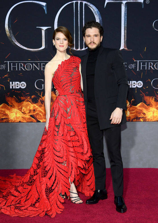 Kit Harington在2016年2月接受訪問時,首度承認「愛上同劇女演員」,接著在4月時更 Kit Harington在2016年2月接受訪問時,首度承認「愛上同劇女演員」,接著在4月時更