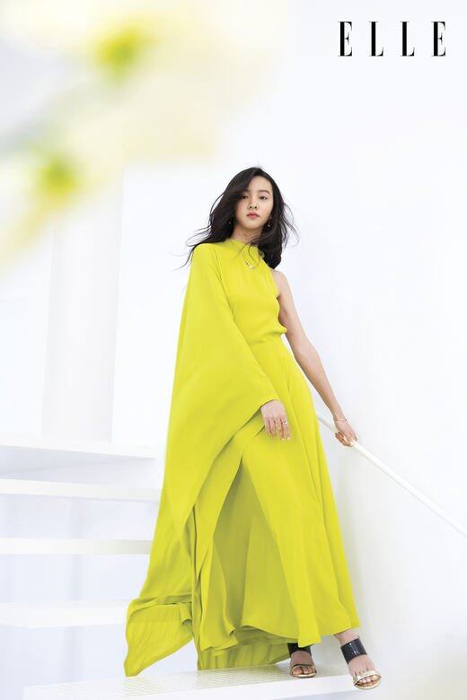 適逢《ELLE》2月號誕生,K¯oki, 亦即將於步入17之齡,站在成年的關口,她對成年 適逢《ELLE》2月號誕生,K¯oki, 亦即將於步入17之齡,站在成年的關口,她對成年
