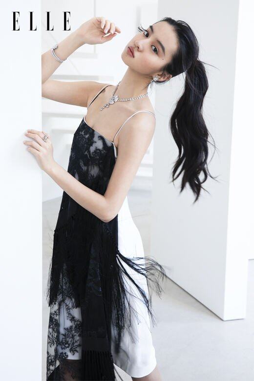 出道短短一年,K¯oki, 不僅成為《ELLE》日本、新加坡和中港台五個地區的封面人 出道短短一年,K¯oki, 不僅成為《ELLE》日本、新加坡和中港台五個地區的封面人