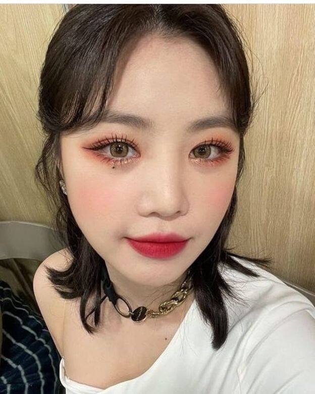 南韓女團(G)I-DLE成員穗珍被指學生時期是不良少女,不但抽煙、喝酒及講 南韓女團(G)I-DLE成員穗珍被指學生時期是不良少女,不但抽煙、喝酒及講