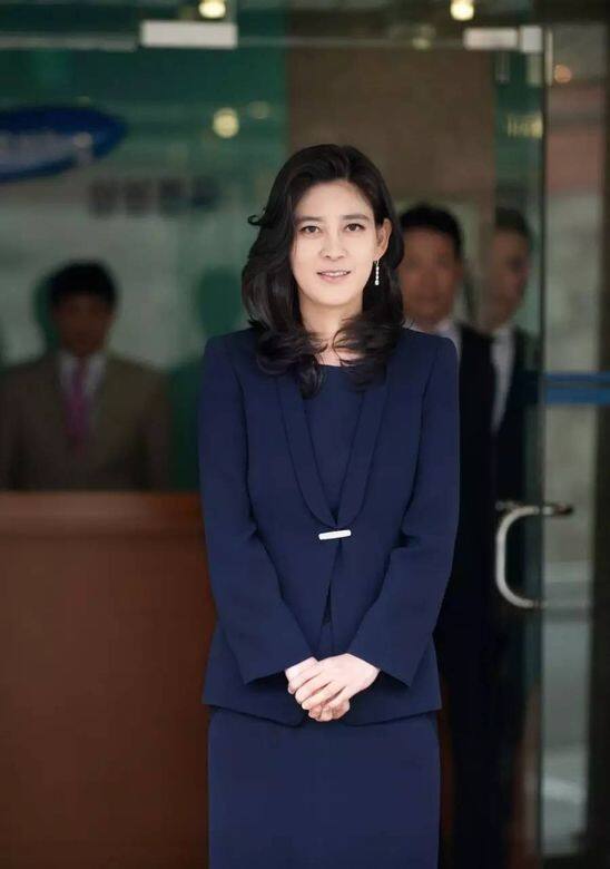 但愛情似乎未能解決一切問題。只能說,「躋身」豪門這件事業任佑宰來說壓 但愛情似乎未能解決一切問題。只能說,「躋身」豪門這件事業任佑宰來說壓