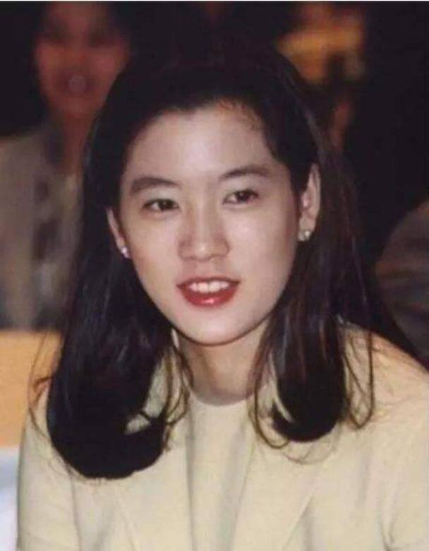 另一邊廂,可以跟李富真匹敵的富豪美女,還有大象集團的長女、韓國第一 另一邊廂,可以跟李富真匹敵的富豪美女,還有大象集團的長女、韓國第一