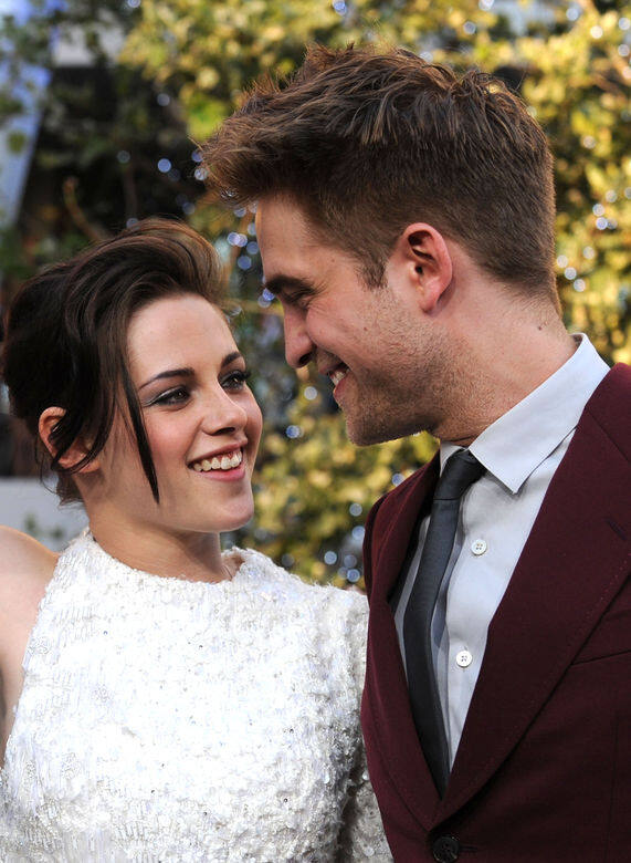 在Robert之後,鮮有看到Kristen與男士約會,直到2016年Kristen公開出櫃表示「I’m just, so gay 在Robert之後,鮮有看到Kristen與男士約會,直到2016年Kristen公開出櫃表示「I’m just, so gay
