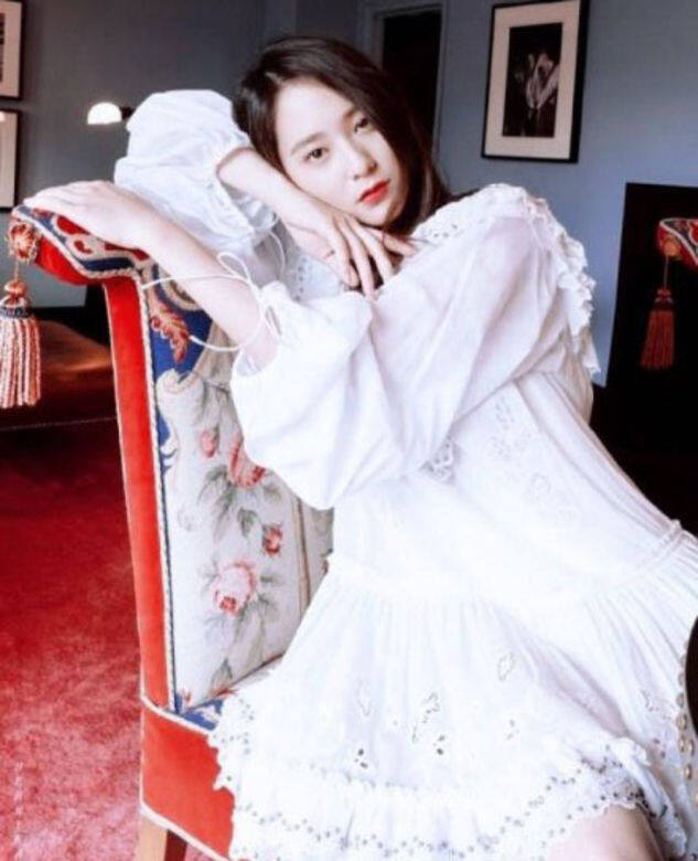 Krystal透露今年是她入行十周年,接受訪問時她感恩地說﹕「未來我會繼續努力 Krystal透露今年是她入行十周年,接受訪問時她感恩地說﹕「未來我會繼續努力