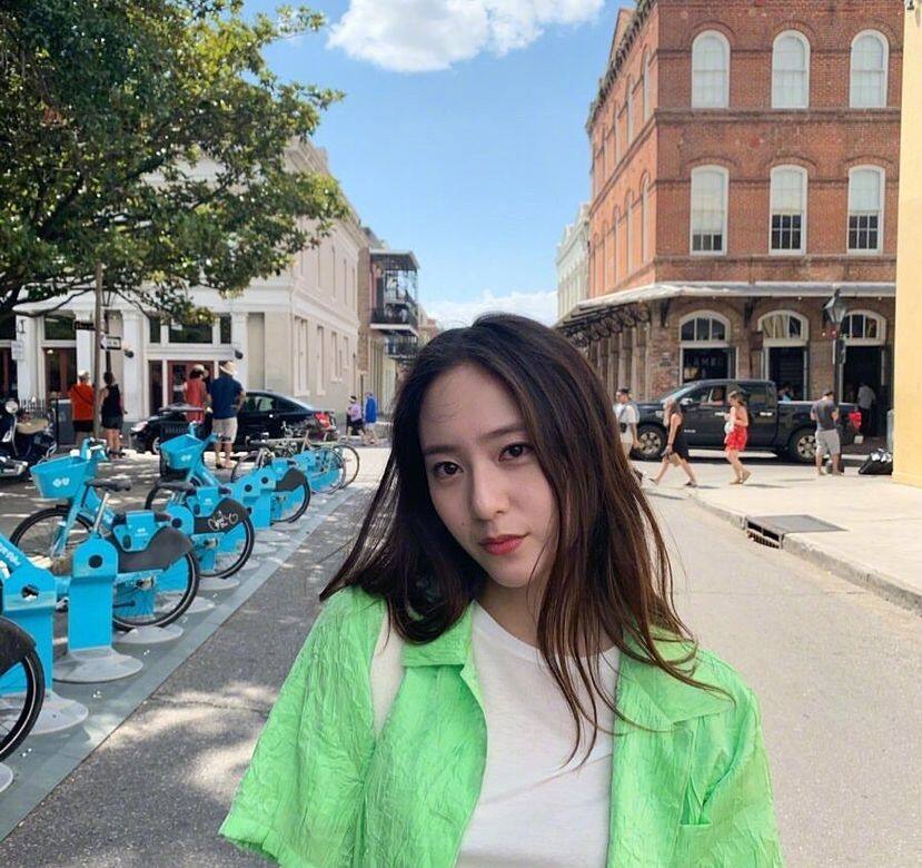Krystal曾與EXO成員Kai有一段戀情,不過這段戀情還是遺憾地分手了。分手之後 Krystal曾與EXO成員Kai有一段戀情,不過這段戀情還是遺憾地分手了。分手之後