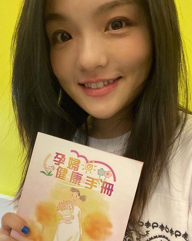 當然,即使在懷孕後徐佳瑩仍不改其創作人風範,在帖文中以詩意文字形 當然,即使在懷孕後徐佳瑩仍不改其創作人風範,在帖文中以詩意文字形