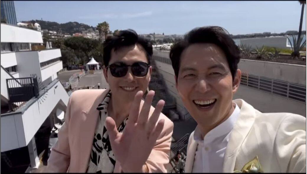 他們倆的友誼還體現在小細節上。李政宰在《魷魚遊戲》熱潮直捲全球的時 他們倆的友誼還體現在小細節上。李政宰在《魷魚遊戲》熱潮直捲全球的時