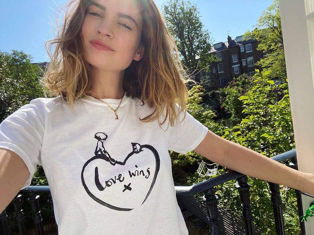 但目前正在羅馬拍戲的Lily James 日 但目前正在羅馬拍戲的Lily James 日