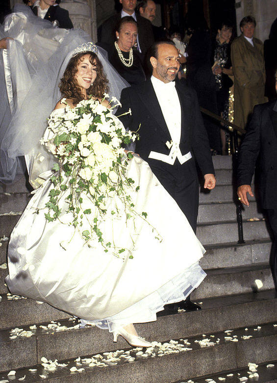 Mariah Carey的第一段婚姻十分短暫,1993年結婚,翌年離婚。她的前夫是Sony Music高層 Tommy Mariah Carey的第一段婚姻十分短暫,1993年結婚,翌年離婚。她的前夫是Sony Music高層 Tommy