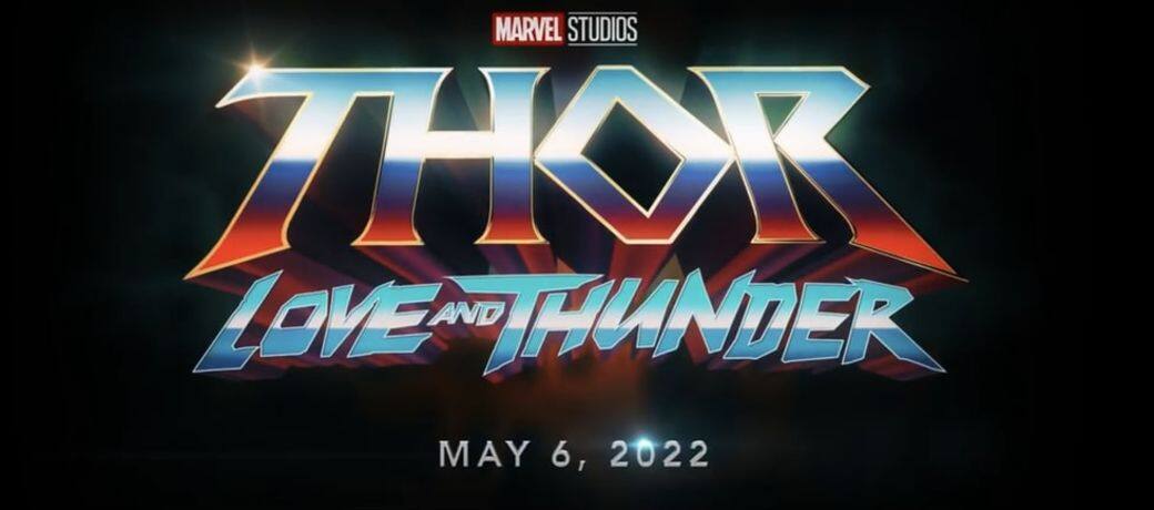 《復仇者聯盟4:終局之戰》(Avengers:Endgame) 是克里斯漢斯沃(Chris Hemsworth)與Marvel最初簽訂的最後一部電影,但他還是繼續出演《雷神索爾4》(Thor: Love And Thunder) 的主角索爾 (Thor) 。而其他主演包括泰莎湯普森(Tessa Thompson)、克里斯汀貝爾(Christian Bale)、克里斯普瑞特(Chris Pratt)。其中未參與《雷神索爾3》(Thor: Ragnarok) 娜塔莉波曼(Natalie Portman)這次也將回歸,繼續飾演索爾前女友珍佛斯特(Jane Foster),繼承索爾的衣缽和能力,成為女雷神索爾。 此外,塔伊加維迪提(Taika Waititi)繼續出演來自克羅納星的戰士「寇格」。麥特戴蒙(Matt Damon)、山姆尼爾(Sam Neill)和路克漢斯沃(Luke Hemsworth)回歸出演曾在《雷神索爾3:諸神黃昏》(Thor: Ragnarok) 客串的洛基、奧丁和索爾的演員,並由瑪莉莎麥卡錫(Melissa McCarthy)擔任超級反派「海拉」(Hela)。 上映時間:2022.5.6 《復仇者聯盟4:終局之戰》(Avengers:Endgame) 是克里斯漢斯沃(Chris Hemsworth)與Marvel最初簽訂的最後一部電影,但他還是繼續出演《雷神索爾4》(Thor: Love And Thunder) 的主角索爾 (Thor) 。而其他主演包括泰莎湯普森(Tessa Thompson)、克里斯汀貝爾(Christian Bale)、克里斯普瑞特(Chris Pratt)。其中未參與《雷神索爾3》(Thor: Ragnarok) 娜塔莉波曼(Natalie Portman)這次也將回歸,繼續飾演索爾前女友珍佛斯特(Jane Foster),繼承索爾的衣缽和能力,成為女雷神索爾。 此外,塔伊加維迪提(Taika Waititi)繼續出演來自克羅納星的戰士「寇格」。麥特戴蒙(Matt Damon)、山姆尼爾(Sam Neill)和路克漢斯沃(Luke Hemsworth)回歸出演曾在《雷神索爾3:諸神黃昏》(Thor: Ragnarok) 客串的洛基、奧丁和索爾的演員,並由瑪莉莎麥卡錫(Melissa McCarthy)擔任超級反派「海拉」(Hela)。 上映時間:2022.5.6