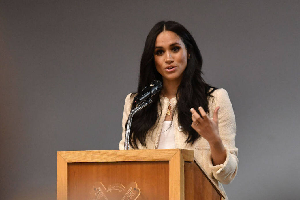 她又透過律師表示,工作人員都與Meghan 相處融洽,例如2019年她自己出錢請所 她又透過律師表示,工作人員都與Meghan 相處融洽,例如2019年她自己出錢請所