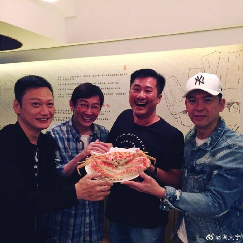 事業愛情兩失意的大宇,近十年收心養性,除了曾有一張和嫩妹妹面貼面 事業愛情兩失意的大宇,近十年收心養性,除了曾有一張和嫩妹妹面貼面