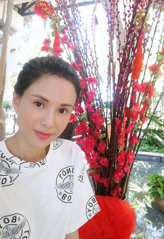 李若彤從來未有公開過自己年齡 李若彤從來未有公開過自己年齡
