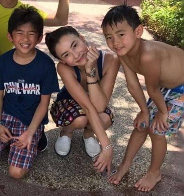 其實自從11年與謝霆鋒離婚後,張栢芝一直身兼父職照顧兩毎個兒子, 其實自從11年與謝霆鋒離婚後,張栢芝一直身兼父職照顧兩毎個兒子,