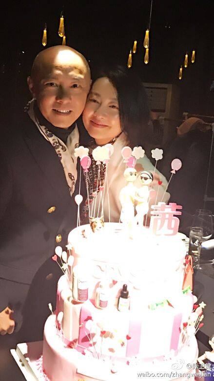 與太太相戀18年,張衞健與太太一直恩愛如昔 與太太相戀18年,張衞健與太太一直恩愛如昔