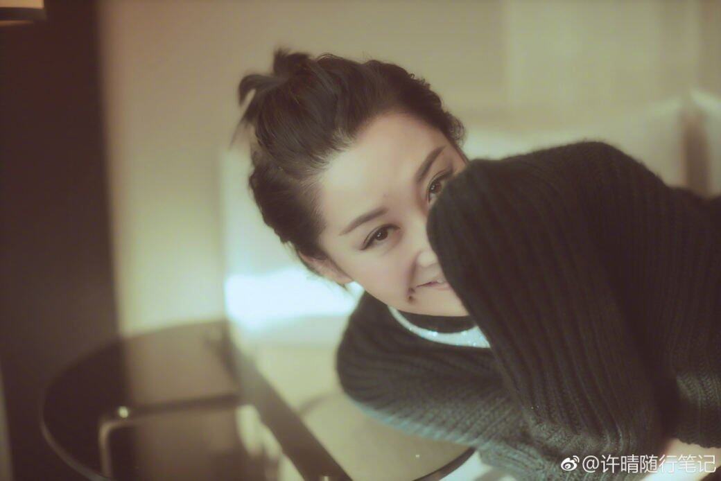 雖然比彭于晏大足13年,但許晴仍然保養得宜,而且打扮年輕 雖然比彭于晏大足13年,但許晴仍然保養得宜,而且打扮年輕