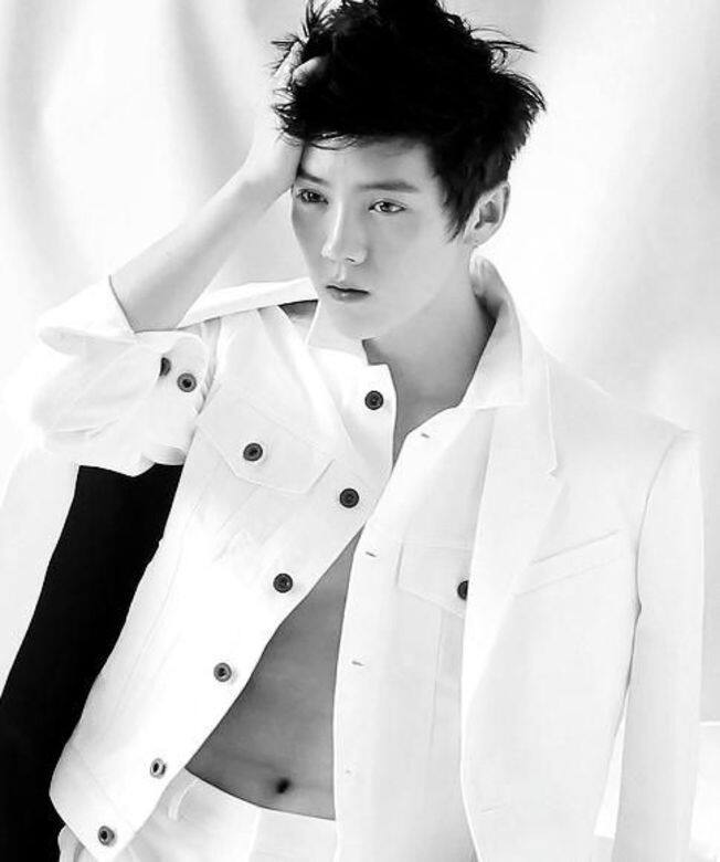 鹿晗為《ELLE》拍攝的封面照片 鹿晗為《ELLE》拍攝的封面照片