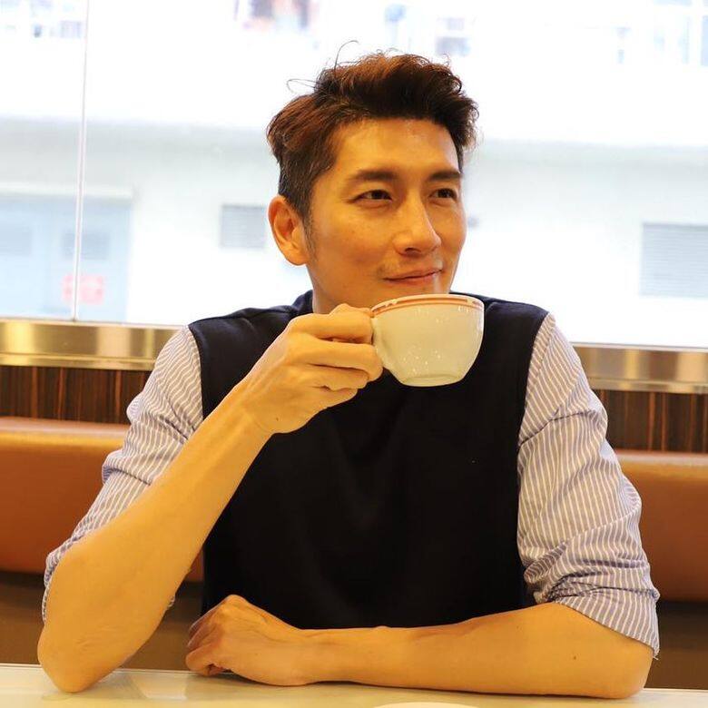 曾經於《家有喜事》中客串扮演「家明表哥」的袁文傑 曾經於《家有喜事》中客串扮演「家明表哥」的袁文傑