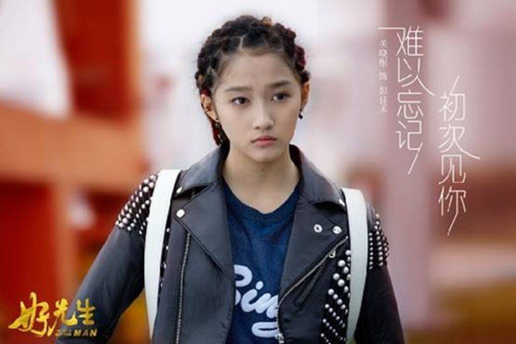 早前才滿20歲的關曉彤,其實比男友鹿晗更早入行。4歲就以童星身份拍 早前才滿20歲的關曉彤,其實比男友鹿晗更早入行。4歲就以童星身份拍