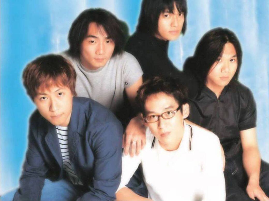 由1999年的第一張專輯開始,五月天已經於台灣成為熱潮,2001年更成功拿下 由1999年的第一張專輯開始,五月天已經於台灣成為熱潮,2001年更成功拿下