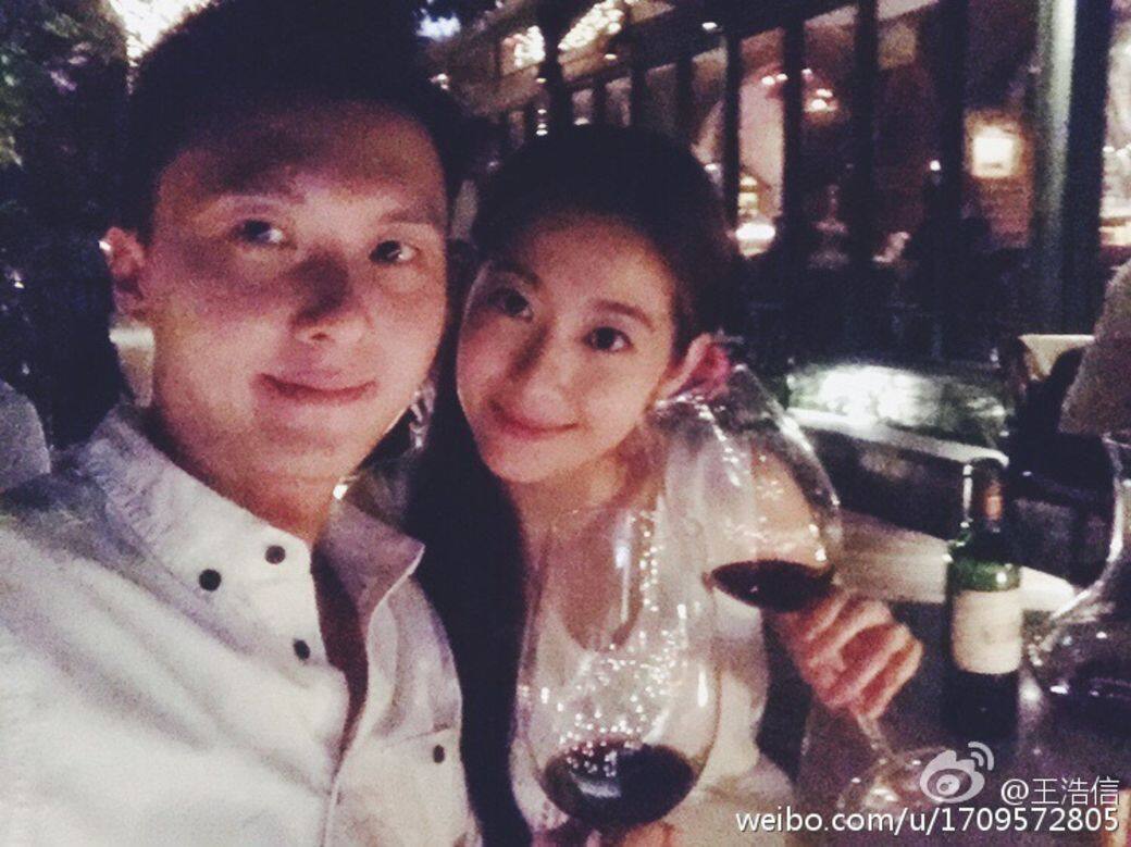 陳自瑤與王浩信於2011年結婚 陳自瑤與王浩信於2011年結婚