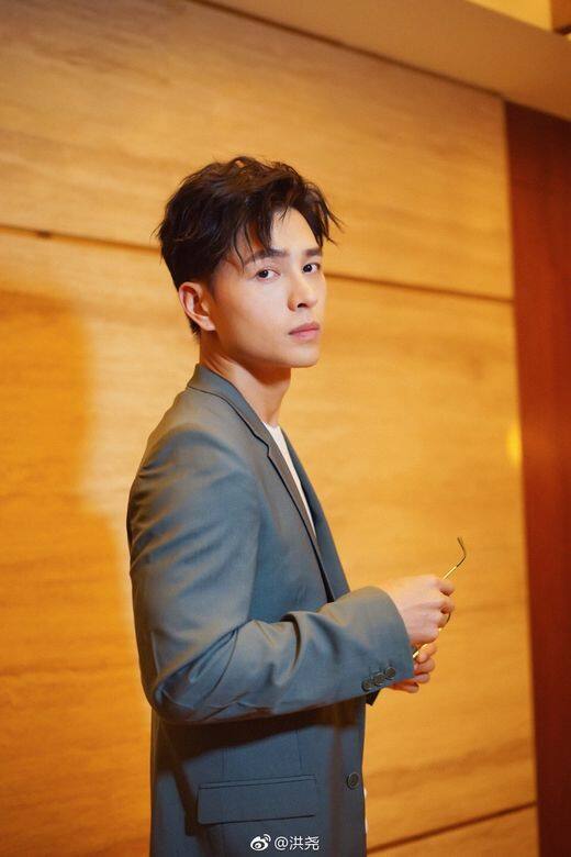 洪堯於《延禧攻略》中飾演奸角「和親王」 洪堯於《延禧攻略》中飾演奸角「和親王」