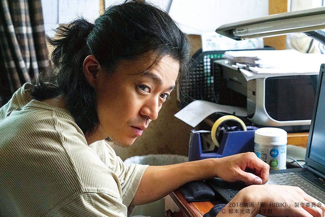 《人間失格:太宰治和他的女人》主角是小栗旬。導演蜷川實花說 《人間失格:太宰治和他的女人》主角是小栗旬。導演蜷川實花說