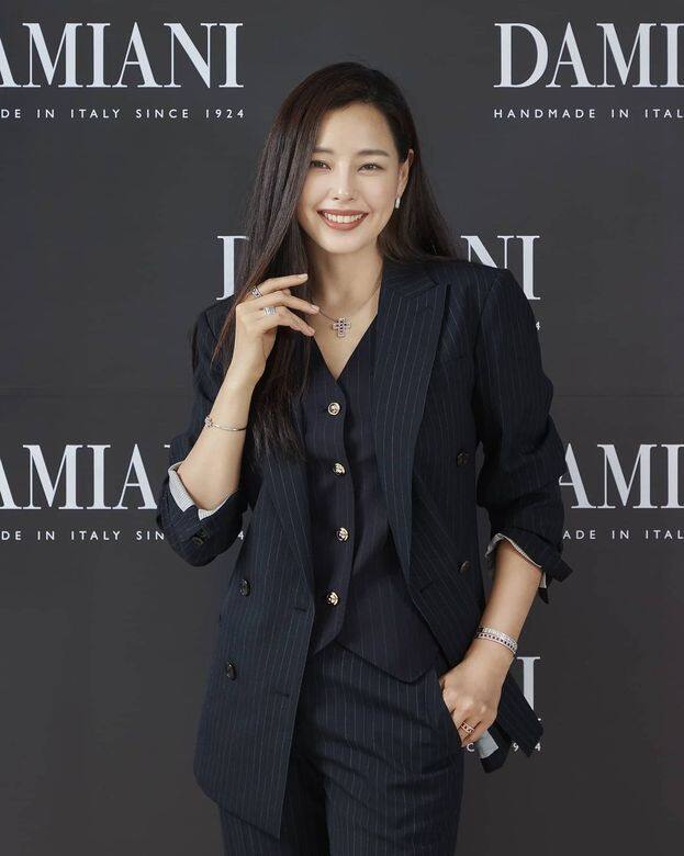 沒有當上偶像,擁有173cm身高和健美身型的李荷妮就在2006年參加韓國小 沒有當上偶像,擁有173cm身高和健美身型的李荷妮就在2006年參加韓國小