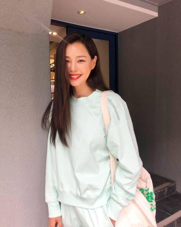 舊愛婚已結,女神李荷妮亦不愁寂寞!有傳媒爆料李荷妮與圈外人熱戀中 舊愛婚已結,女神李荷妮亦不愁寂寞!有傳媒爆料李荷妮與圈外人熱戀中