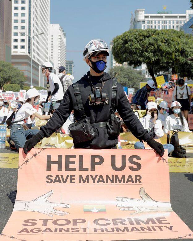 近日緬甸陷入政局動盪,不少當地的演藝人勇於發聲反對軍方政變,曾經 近日緬甸陷入政局動盪,不少當地的演藝人勇於發聲反對軍方政變,曾經