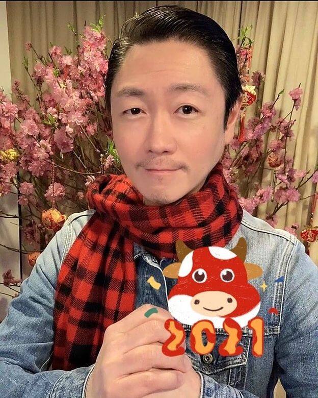 李思捷曾在台慶被林敏驄揶揄他有新節目可命名為「我愛呃蝦條」,可見並 李思捷曾在台慶被林敏驄揶揄他有新節目可命名為「我愛呃蝦條」,可見並
