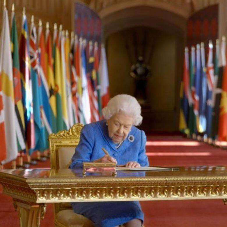 而英女王本人將會正式進入八天哀悼期,期間她不會簽字通過任何法律 而英女王本人將會正式進入八天哀悼期,期間她不會簽字通過任何法律